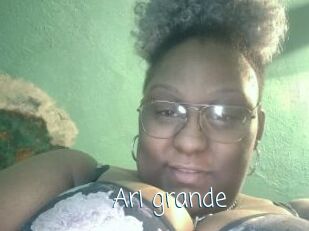 Ari_grande
