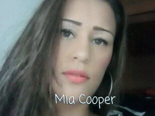 Mia_Cooper