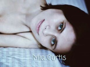 Mia_Curtis