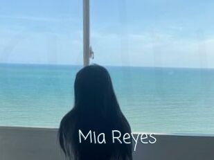 Mia_Reyes