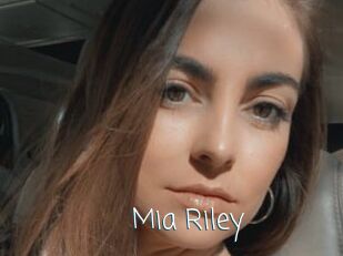 Mia_Riley